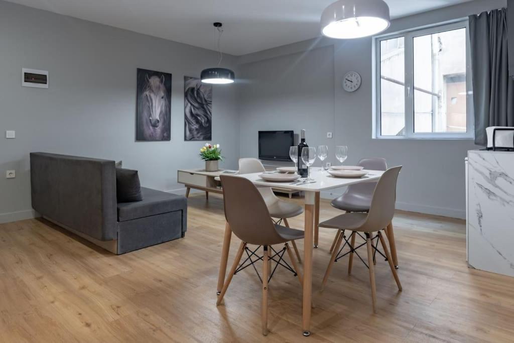 Apartment Modern, Quite 1-bdr 5 Min Walk To Acropolis Athens